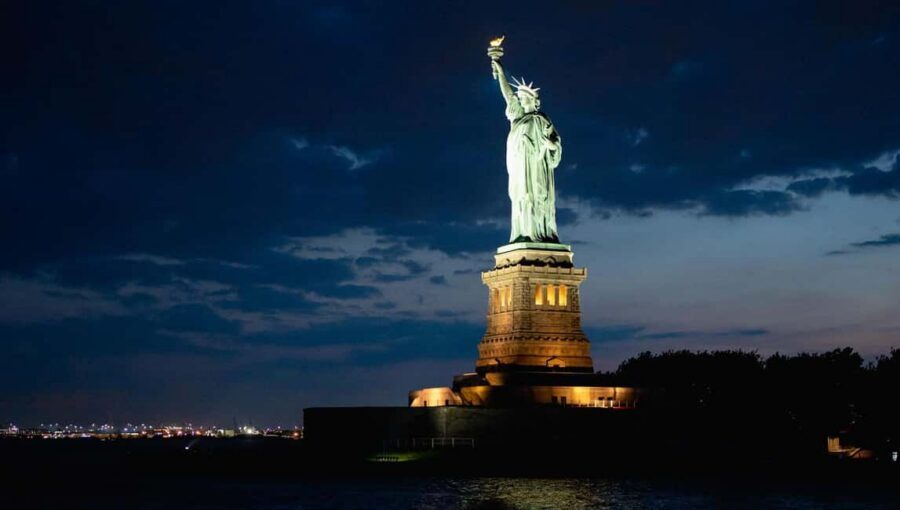 NYC: Manhattan Skyline Dining Cruise - Pier 40 Timing: How to Avoid the Stress Before You Board