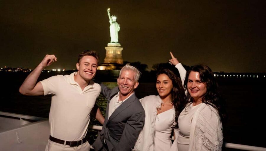 NYC: Manhattan Skyline Dining Cruise - The 3-Deck Yacht Setup: Reserved Tables and Real-World Comfort