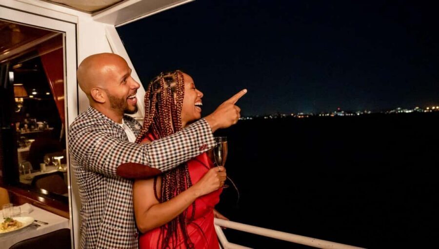 NYC: Manhattan Skyline Dining Cruise - DJ, Narration, and the Onboard Atmosphere