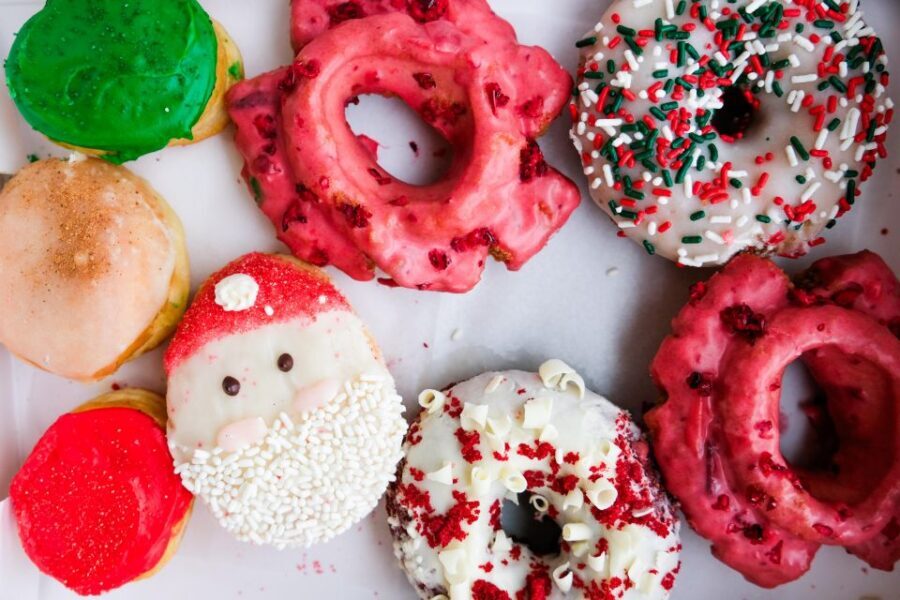 NYC: Midtown Holiday Donut and Hot Chocolate Adventure - How the Donut Elves make it more than a snack run