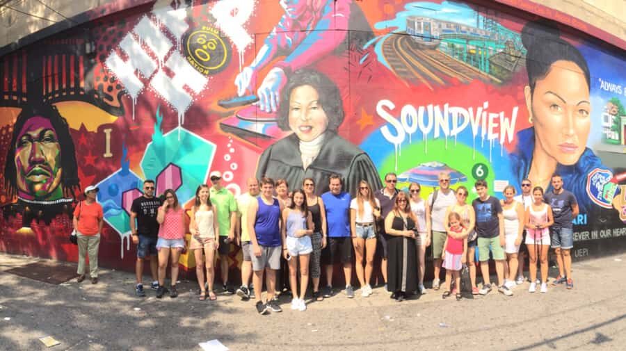 NYC: New York City Contrasts Tour through Harlem, The Bronx, Queens and Brooklyn - Harlem: 125th Street, the Apollo, and brownstone architecture
