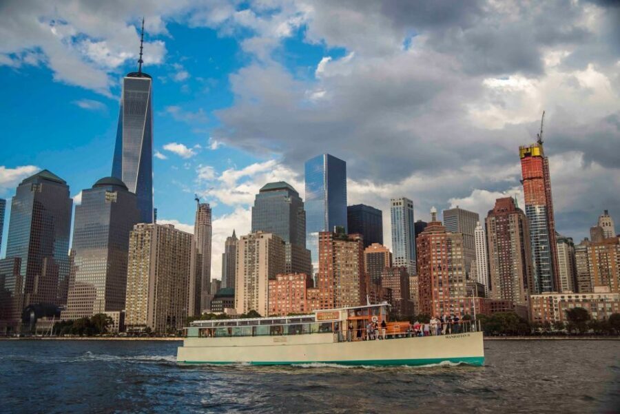 NYC: Night Holiday Lights and Cocoa Cruise - Best for families, couples, and small groups (and who should skip)