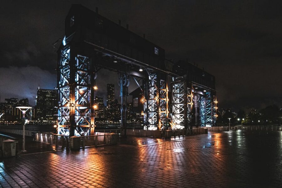 NYC: Night Tour and Viewpoints of New York - Hamilton Park: the final viewpoint where the skyline contrasts pop