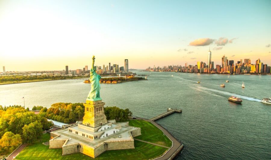 NYC: Private Luxury Tour of NYC With Transportation - A private luxury ride that keeps NYC from draining you