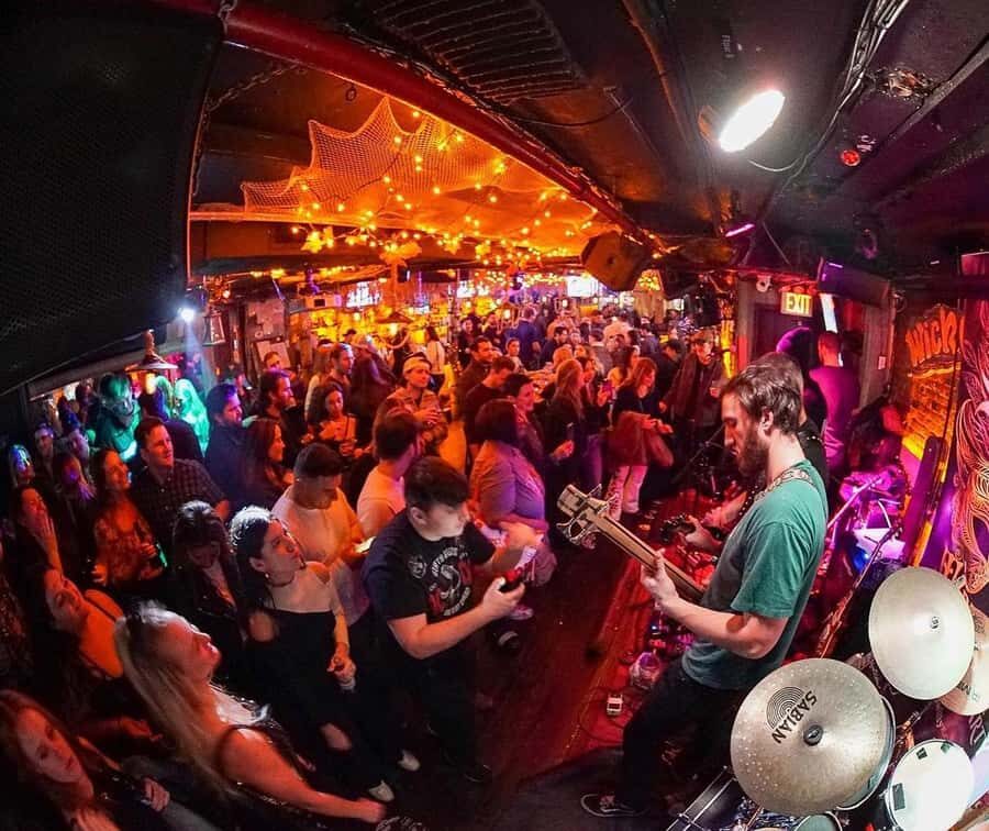 NYC Pub Crawl Experience - Meeting at West 3rd St and 6th Ave: The Easy Part