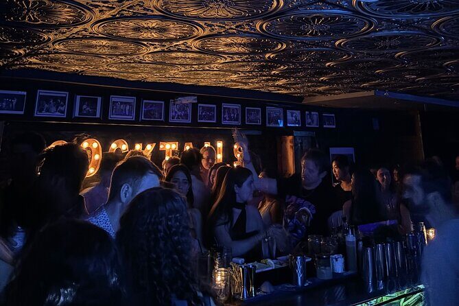 NYC Pub Crawl Tour - East Village bar time: local pubs and a calm start to the crawl