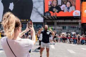 NYC: See Yourself on a Times Square Billboard for 24 Hours - How the 24-hour schedule works (and why your timing matters)