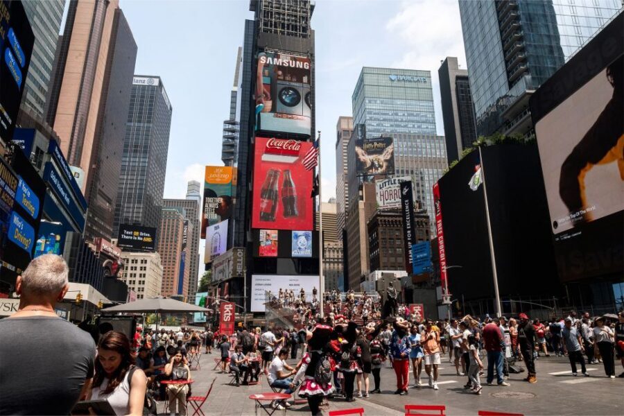 NYC: See Yourself on a Times Square Billboard for 24 Hours - The practical value: is $150 worth it?