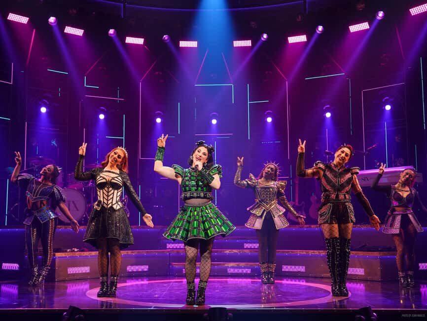 NYC: SIX the Musical on Broadway - Tudor Queens Meet Pop Icons: How the Show Feels Up Close