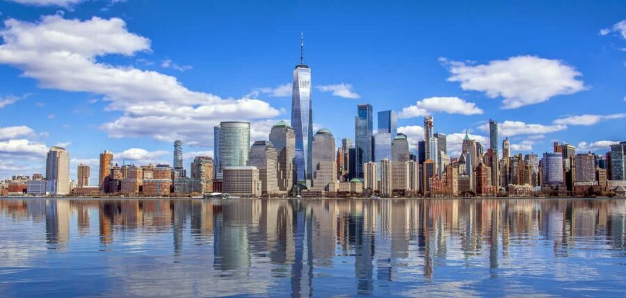 NYC: Starship Landmark 90 Minute Sightseeing Cruise - Guides: the humor-and-facts combo you’ll feel immediately