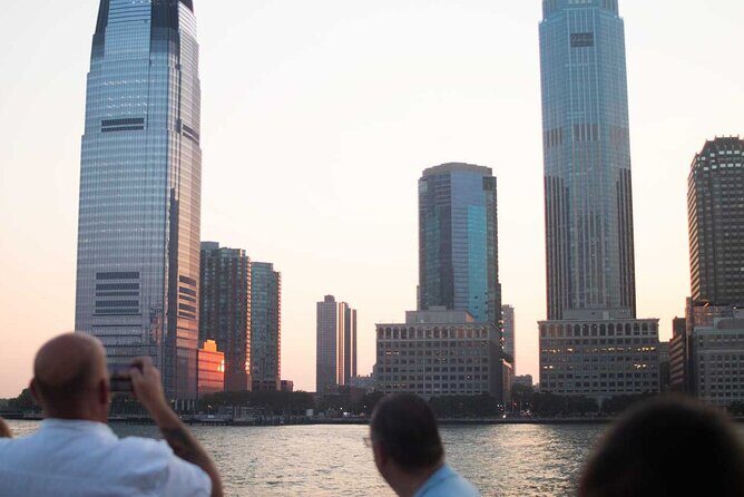 NYC Sunset Cruise Experience the City Twilight Magic - A calmer harbor stretch: your chance for quieter skyline photos