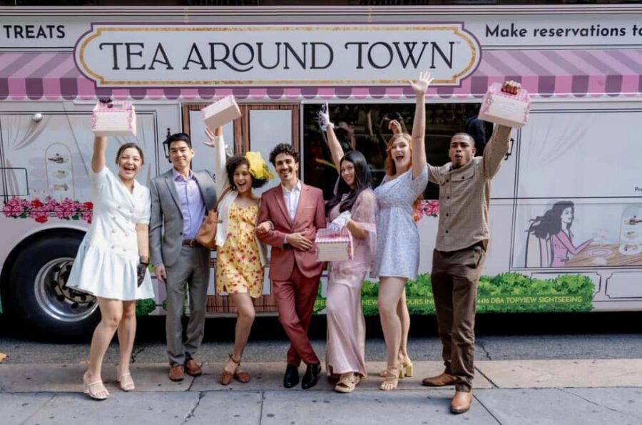 NYC: Tea Around Town Bus Tour with Live Entertainment - Live Entertainment Changes the Whole Vibe