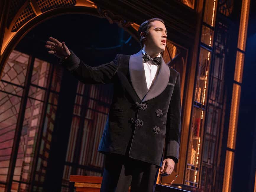 NYC: The Great Gatsby the Musical on Broadway - Roaring 20s sets and costumes: why the visuals matter in a musical