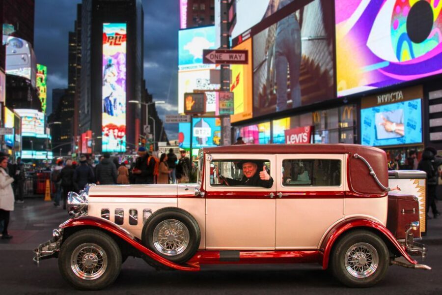 NYC: Vintage Car Night Tour - Flatiron District and Little Italy: Texture Change Mid-Tour