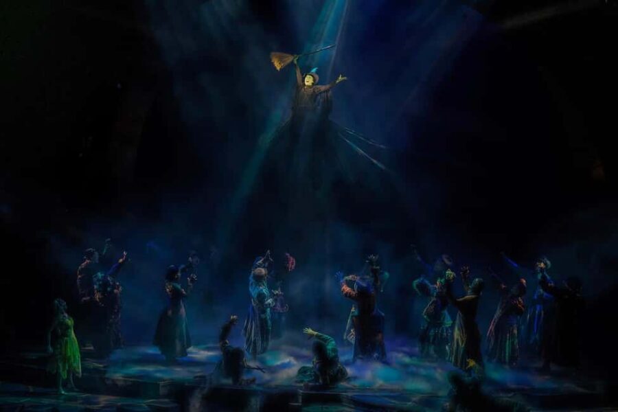 NYC: Wicked The Musical on Broadway - Elphaba and Glinda: two friendships, two outcomes