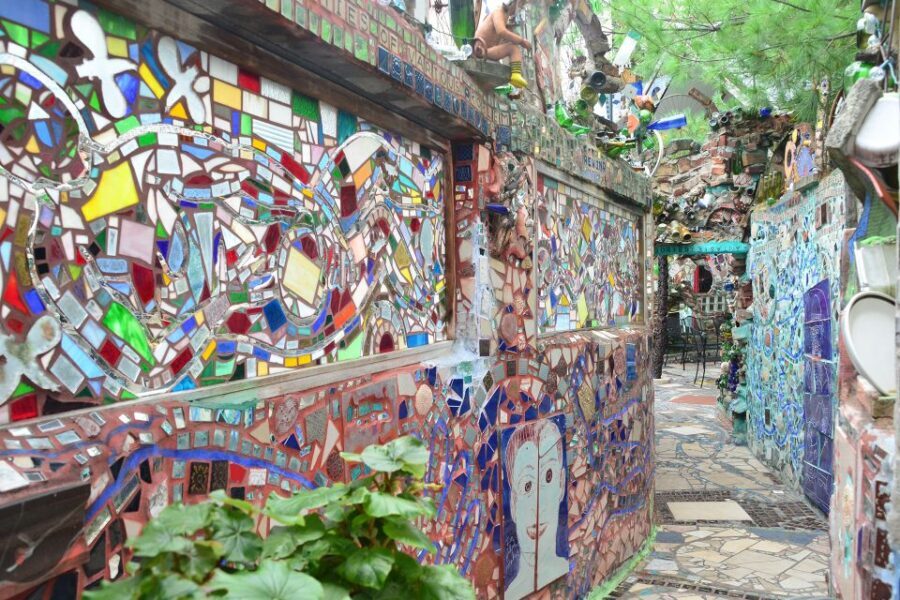 Philadelphia Murals and Street Art Tour with Magic Gardens - Meeting at 334 South St: why the tour starts in the right place