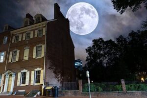 Philly Ghosts Boos and Booze Haunted Pub Crawl - 7:00 pm Timing, 13-Minute Stops, and the Walk Between Them