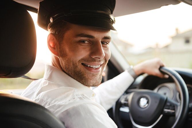Private Transfer to New York Airport (JFK)(LGA) - From hotel lobby to the curb: how pickup really works