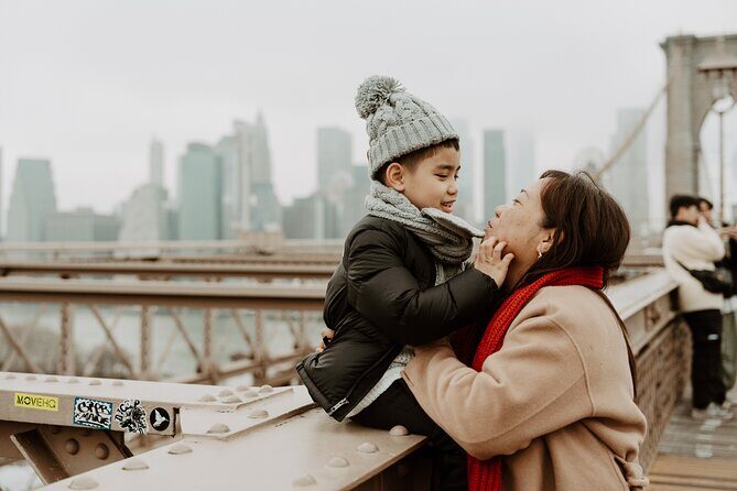 Professional Photoshoot at Brooklyn Bridge in New York - Stop 1: Brooklyn street frames to start the session strong