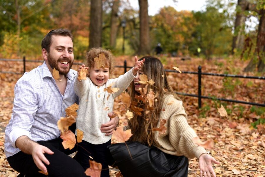 Romantic Photoshoot Experience for Couples in New York - Your photographer’s real job: turning you into a posed couple without feeling posed