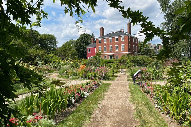 Salem Witch Tour from Boston by Train with Museum Tickets - Puritan roots: the church grounds and community pressure