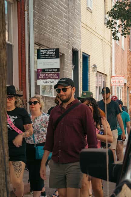 South Philadelphia: Its Always Sunny Walking Tour - Geno’s Steaks photo stop and the cheesesteak story you’ll remember