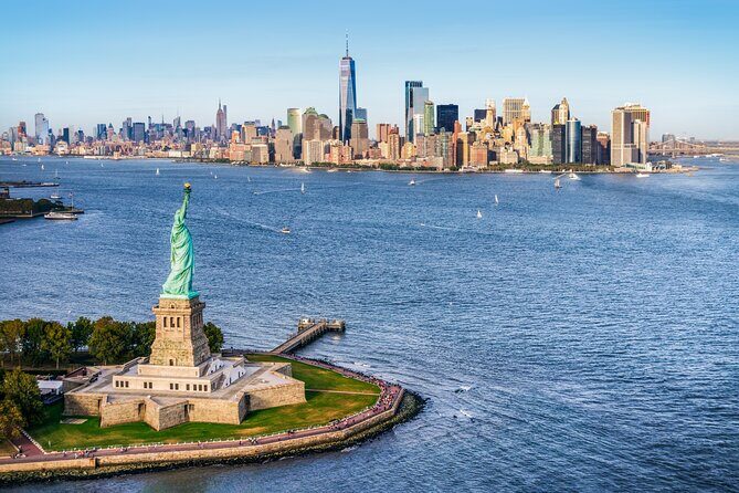 Statue of Liberty Cruise: Sightseeing Tour - The Statue of Liberty close pass: what you get (and don’t)
