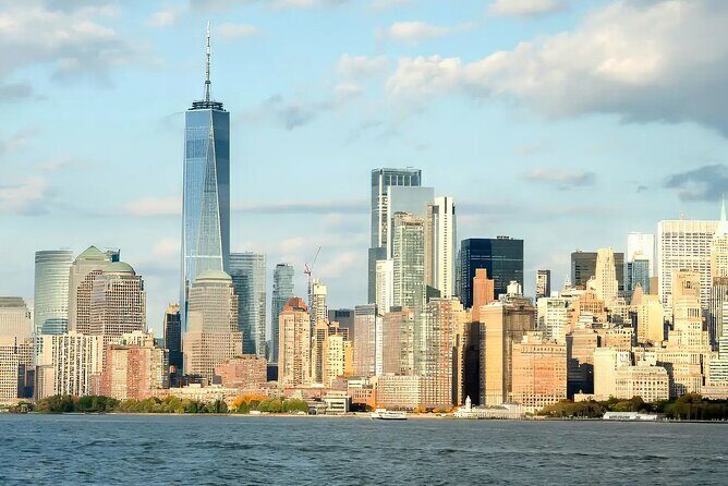 Statue of Liberty Cruise: Sightseeing Tour - Brooklyn waterfront and the Brooklyn Bridge glide-under