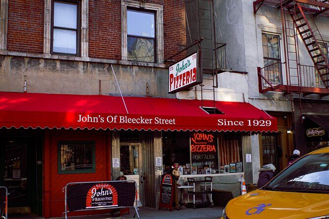 The Village: Private Walking Tour - Stop 5: West Village Architecture, the FRIENDS Apartment Building, and Hess Triangle