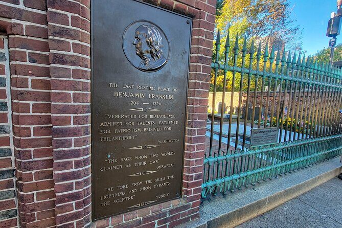 Walking Tour of Historic Philadelphia - Carpenters’ Hall and Franklin Court: where ideas turned into action