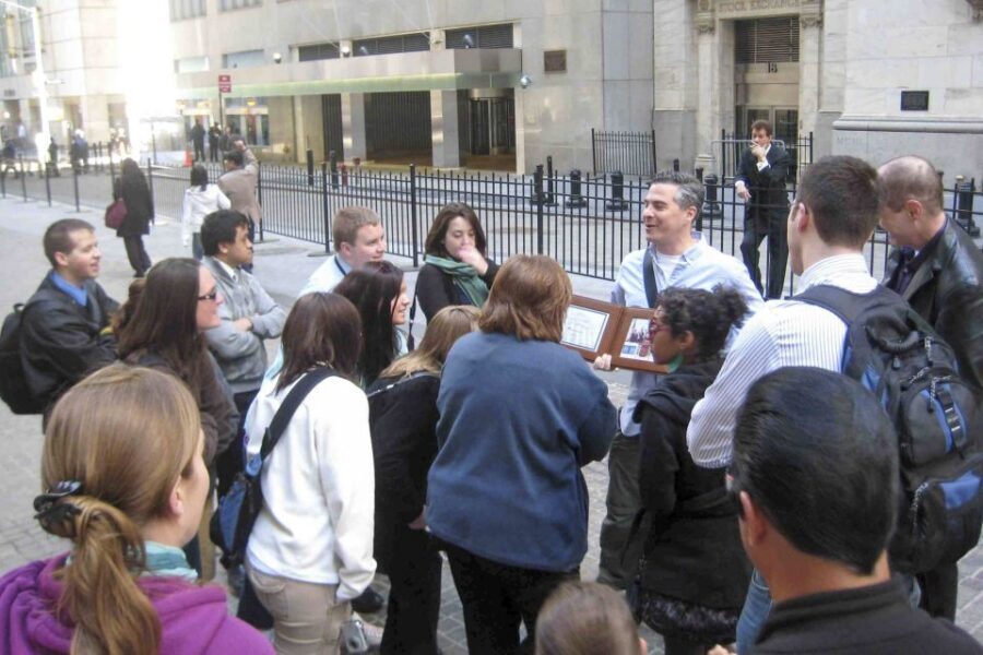 Wall Street Insider Tour with a Finance Professional - Why a Wall Street insider walk beats a generic financial district stroll