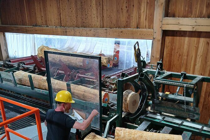 Wood Bat Mill Tour - Robotics and hand-splitting: the bat-making contrast